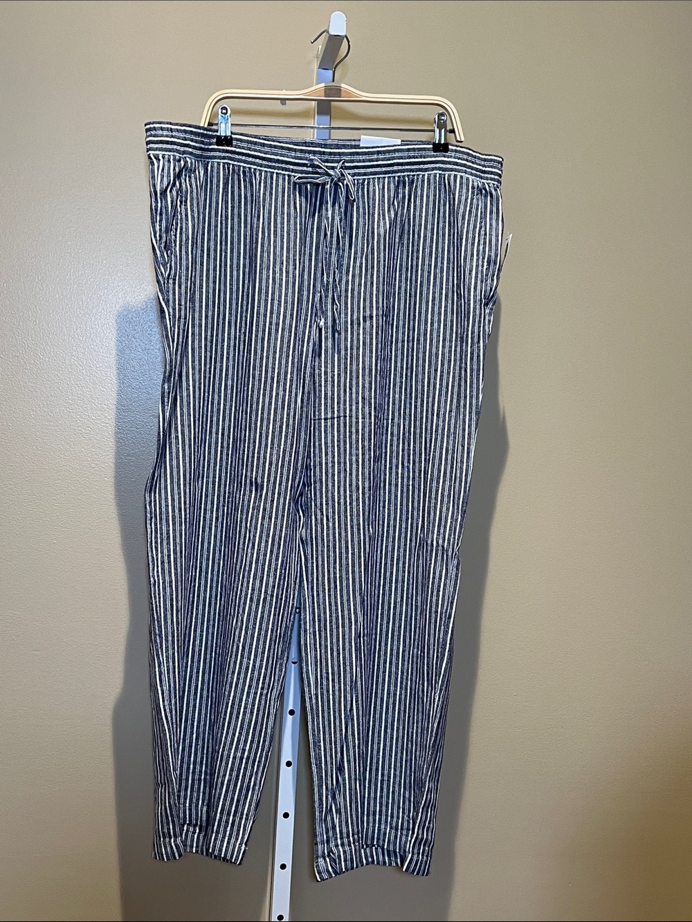 Old Navy Navy and White Vertical Stripe Pants